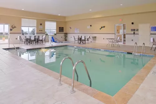 Pool - Hampton Innn Alpine - AmerikaPlus