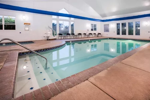 Pool - LQ - Newport - AmerikaPlus
