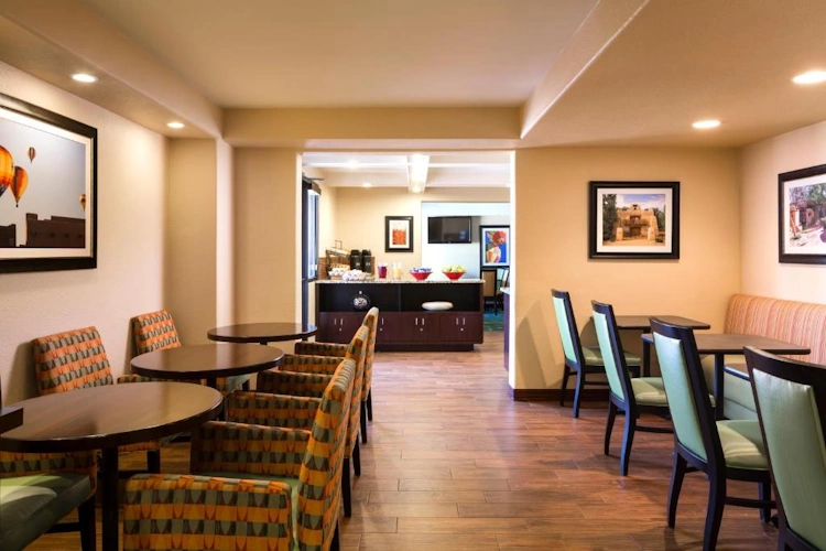 The Querque Hotel ontbijt.webp