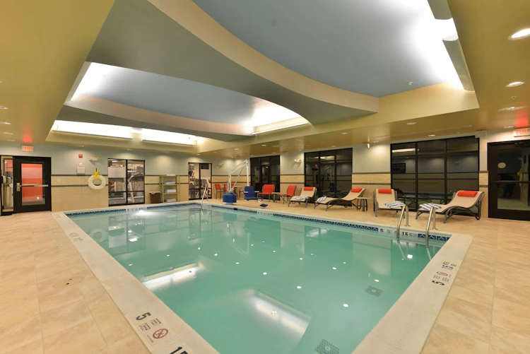 Hampton Inn Corning Painted Post zwembad.webp