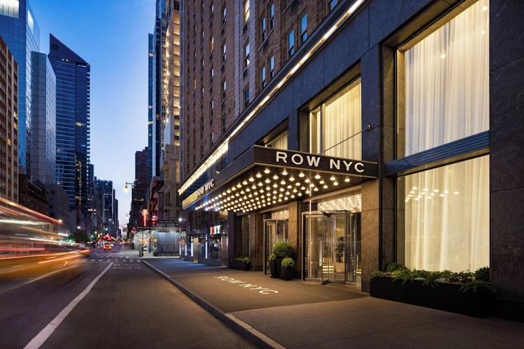 Row NYC Hotel voorkant.webp