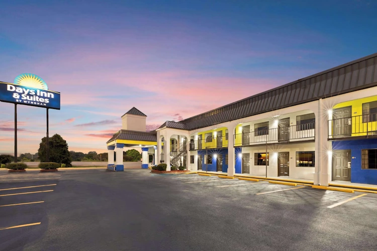 Days Inn Suites by Wyndham Vicksburg voorkant.webp