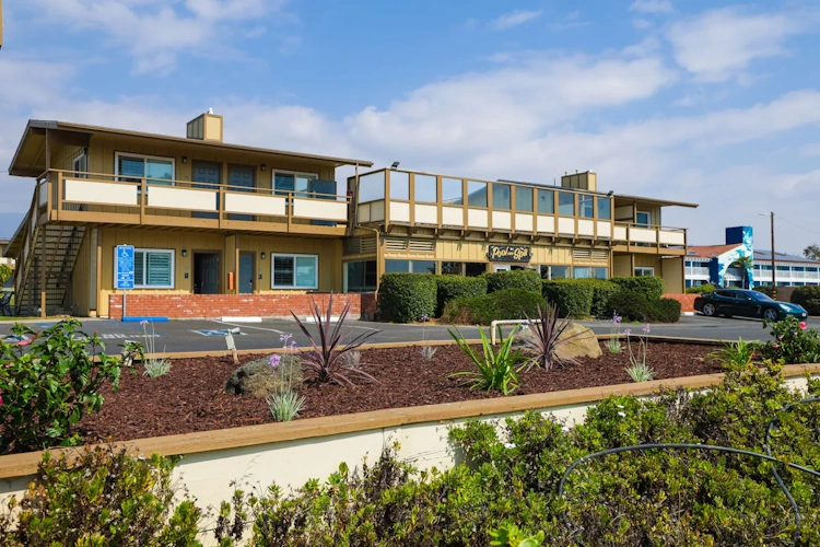 Silver Surf Motel voorkant 002.webp