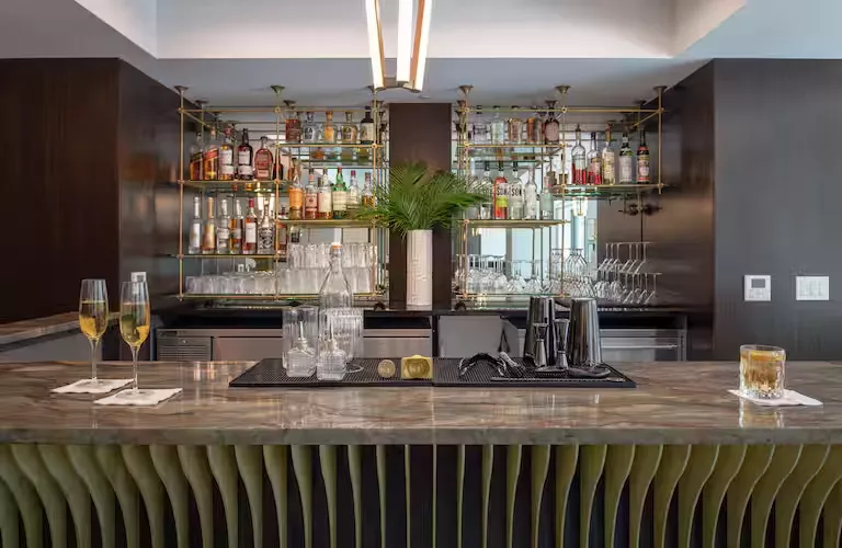 Bar - Tulsa Club Hotel - AmerikaPlus