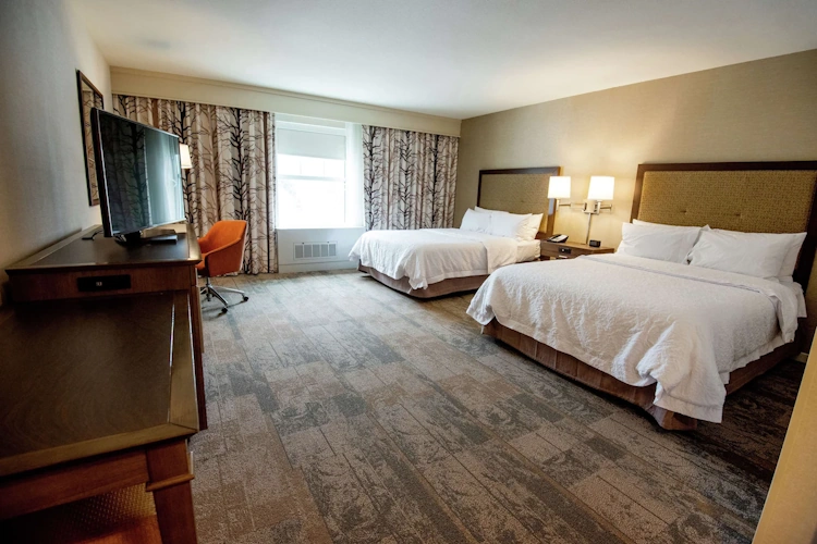 Hampton Inn and Suites Manchester VT kamer.webp