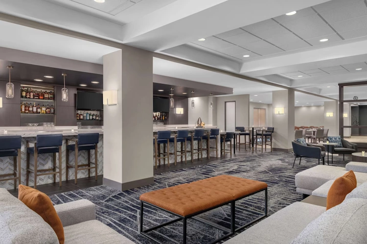 DoubleTree by Hilton Hotel Las Vegas Airport bar.webp