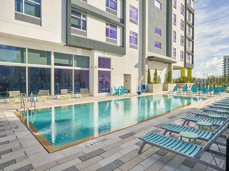 Pool - Tru Lauderdale - AmerikaPlus