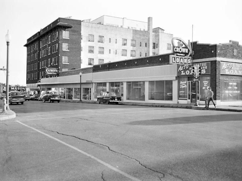 Cathey's Furniture Building in Tulsa 1960 © Oklahoma Memories