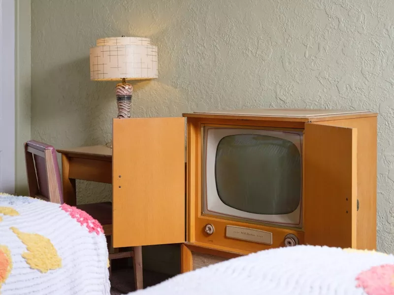 TV - Blue Swallow Motel - AmerikaPlus