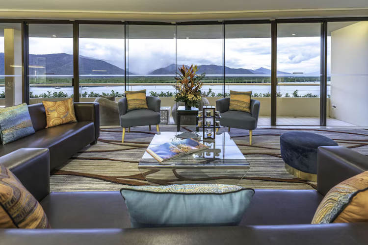 Hilton Cairns - 003.webp