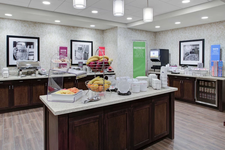 Hampton Inn and Suites Manchester VT ontbijt.webp