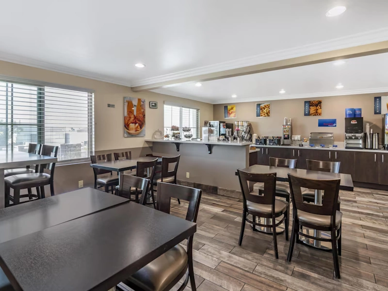 Best Western Airport Plaza Inn ontbijt.webp