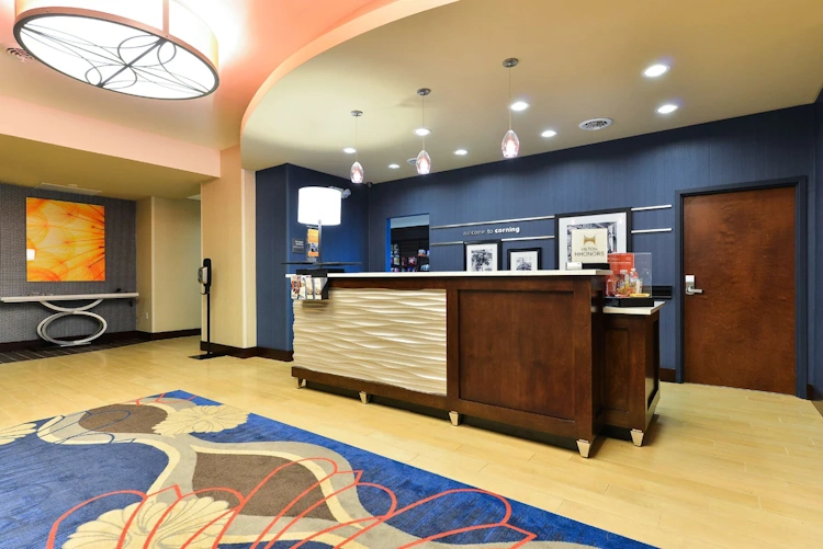 Hampton Inn Corning Painted Post receptie.webp