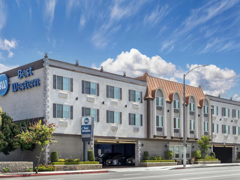 Best Western Airport Plaza Inn buitenkant.webp