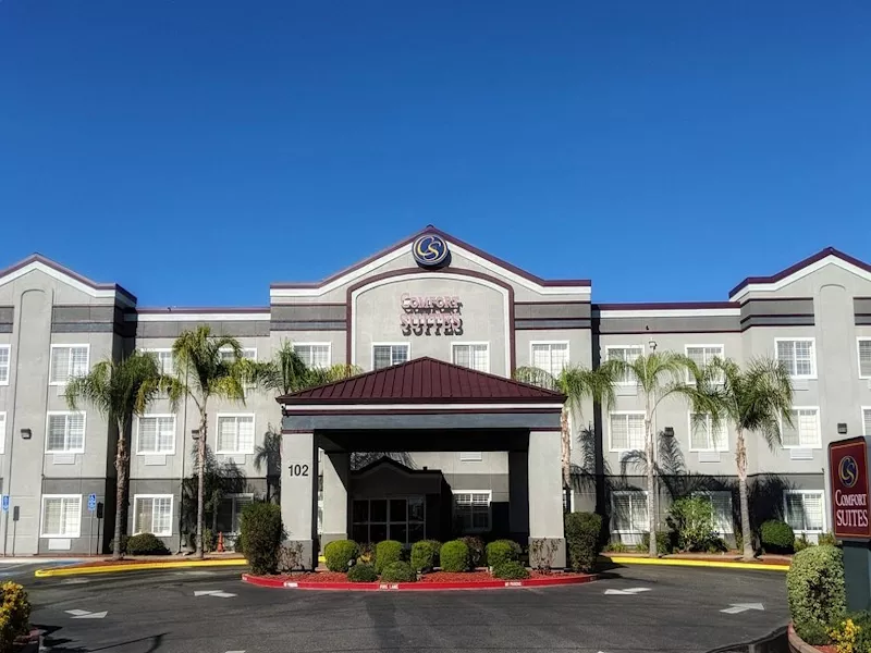 AmerikaPlus - Fresno - Comfort Suties front.webp