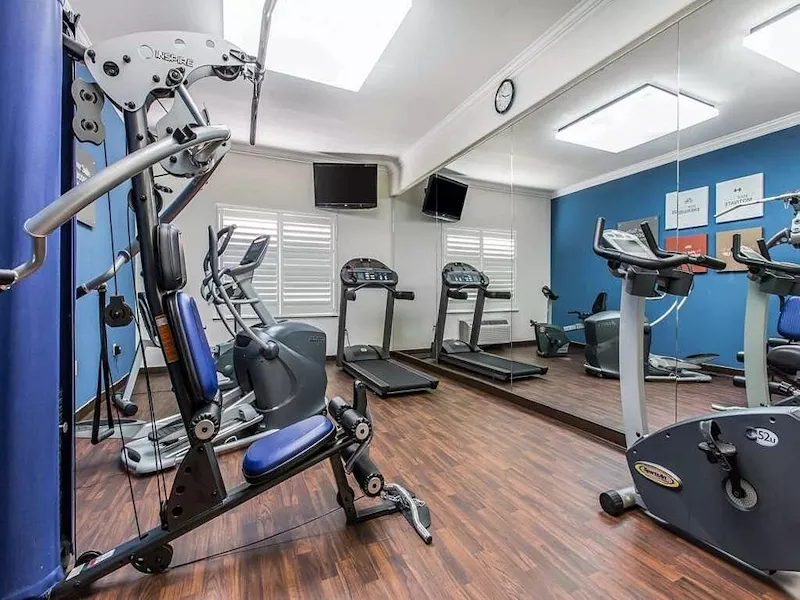 AmerikaPlus - Fresno - Comfort Suites Gym.webp