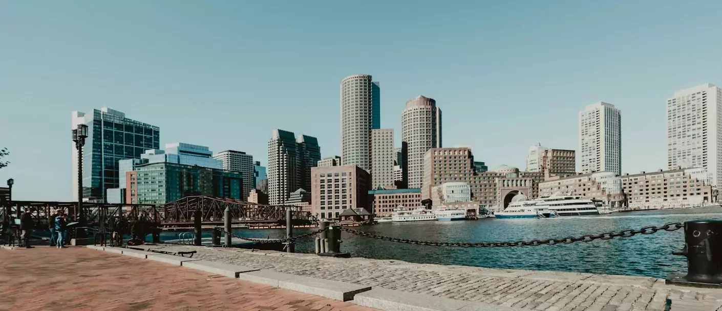 Boston - © kelly-sikkema--unsplash