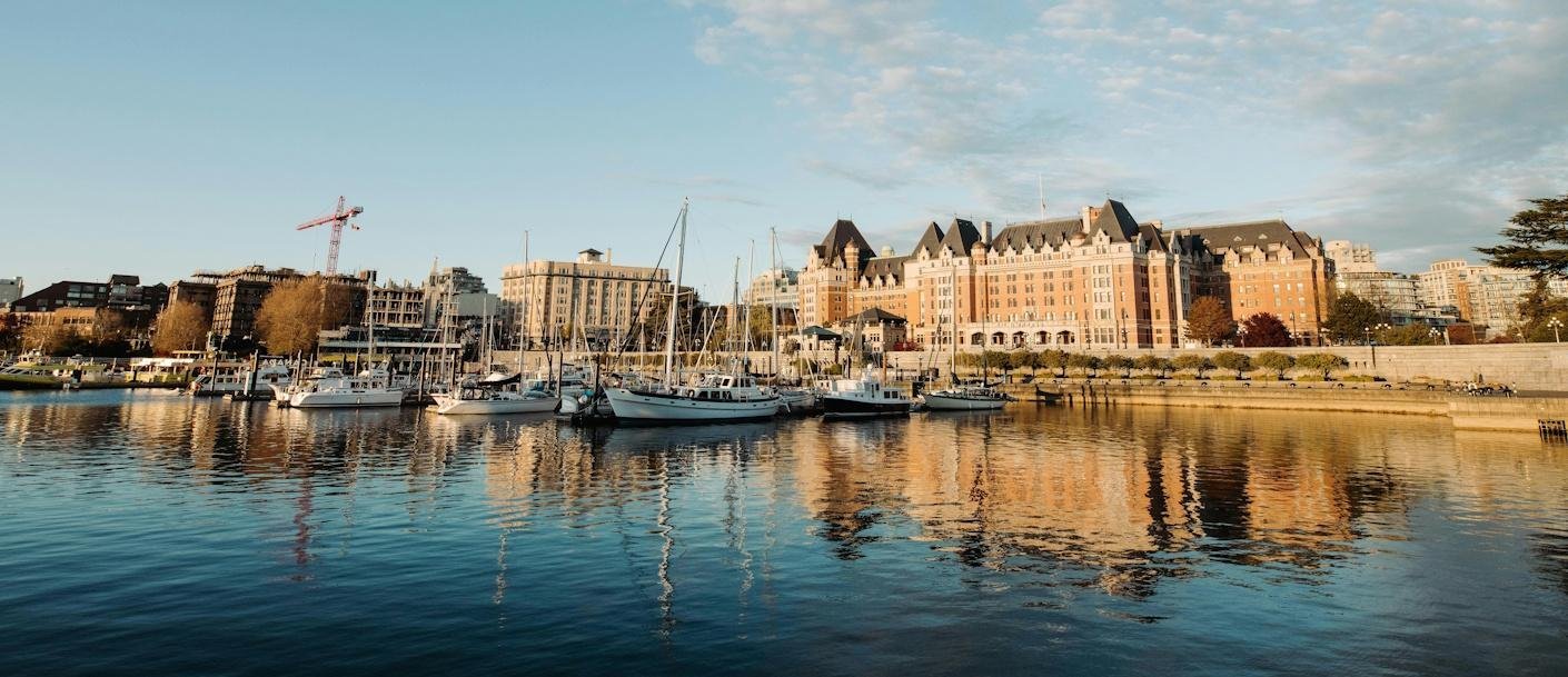 vICTORIA © armon-arani-unsplash