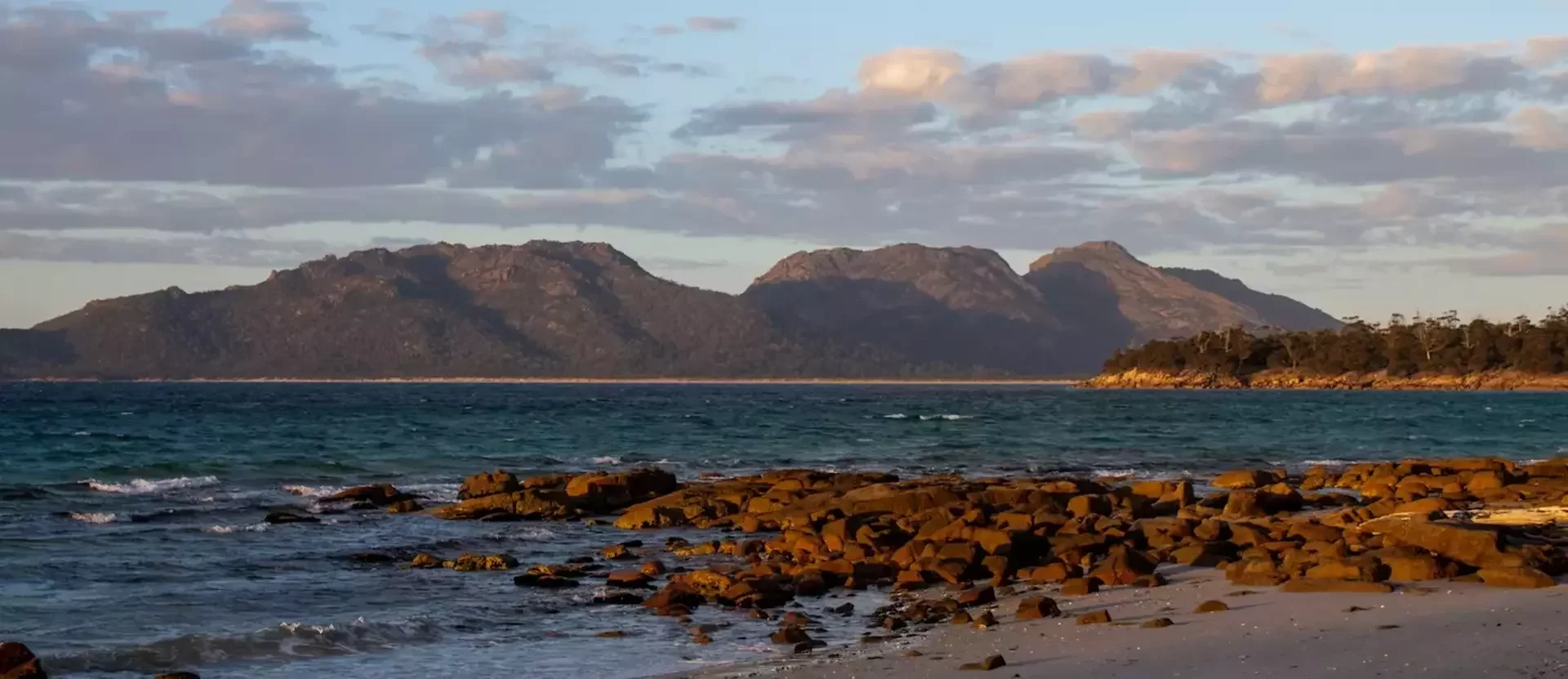 Wineglass Bay - AustraliePlus - tim-lippis-unsplash.webp