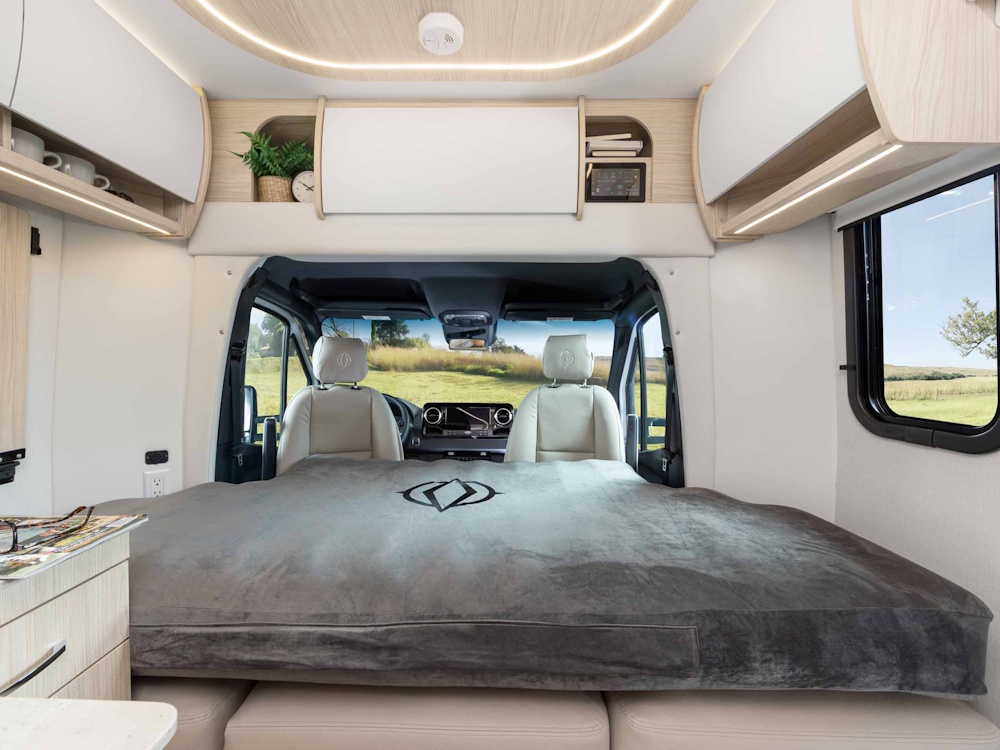 Bplus Premium bed voorin met luchtbed.jpg