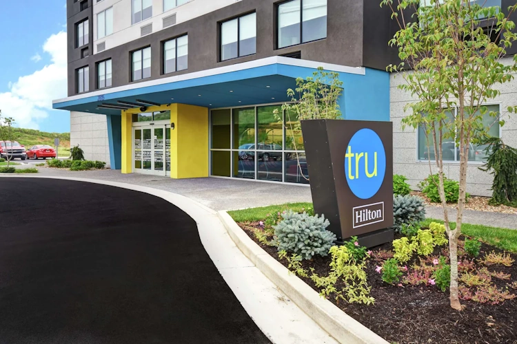Tru by Hilton Pigeon Forge voorkant.webp