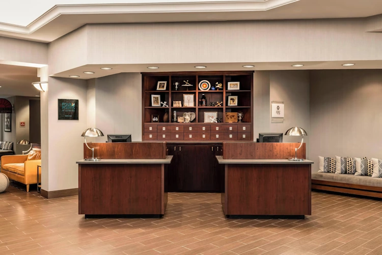 Four Points by Sheraton Boston Logan Airport Revere receptie.webp