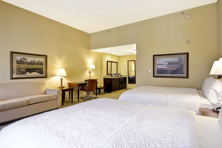 Hampton Inn and Suites Savannah Historic District kamer.webp