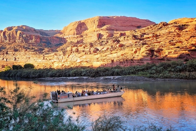 UNWIN D DINE W DINNER CANYONLANDS BY NIGHT DAY.webp