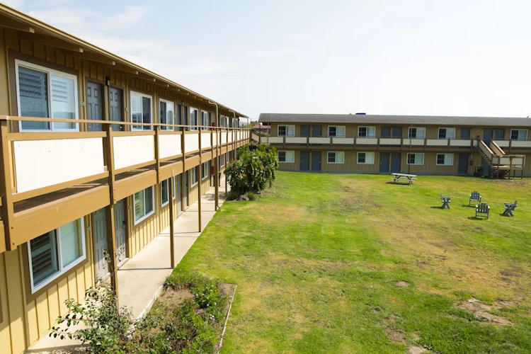 Silver Surf Motel tuin 002.webp