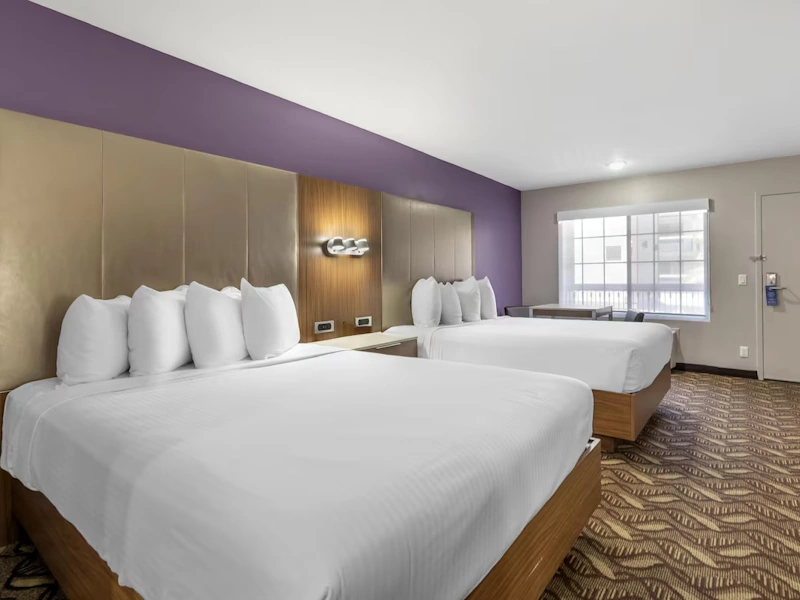 Best Western Airport Plaza Inn kamer.webp