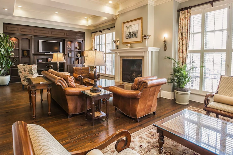 Hampton Inn and Suites Savannah Historic District lounge.webp