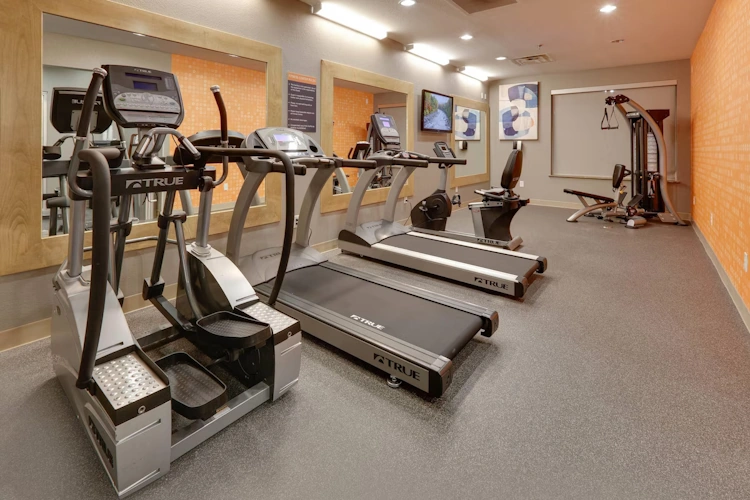 La Quinta Inn and Suites by Wyndham Dallas Love Field fitness.webp