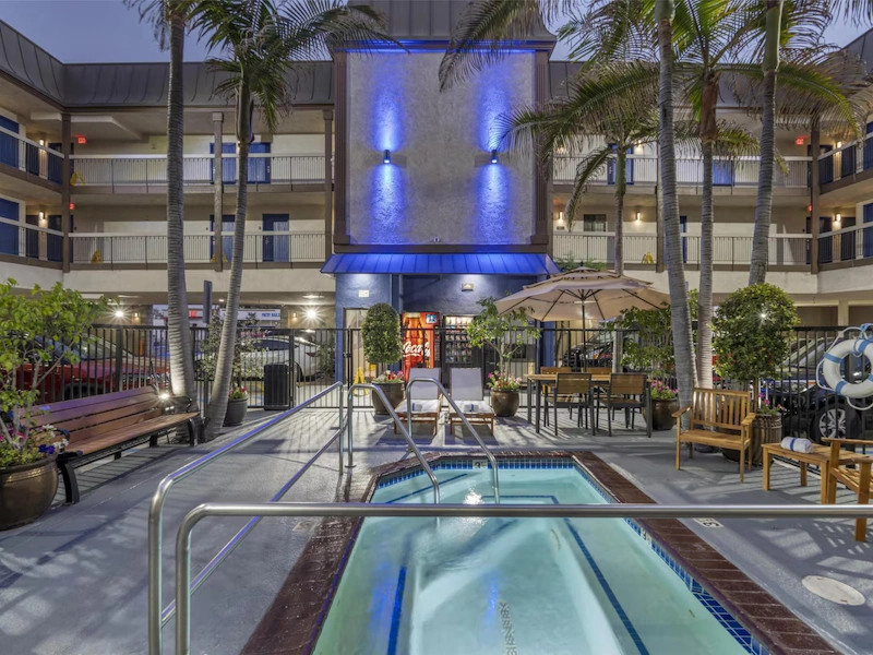 Best Western Airport Plaza Inn tuin.webp