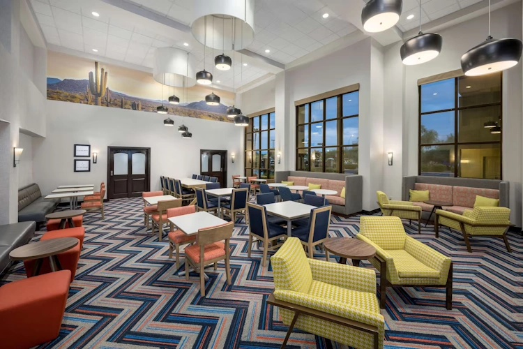 Hampton Inn and Suites North Phoenix Happy Valley lounge.webp