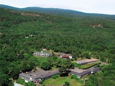 Wonderview Inn & Suites 01