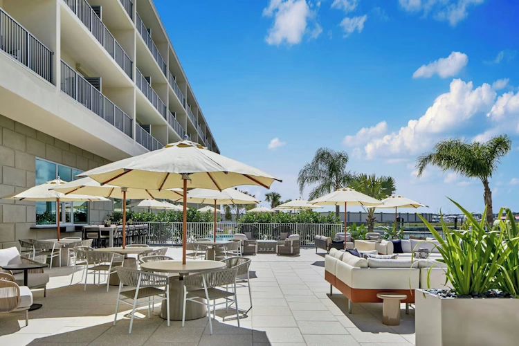 AC Hotel St. Augustine Downtown buitenterras.webp