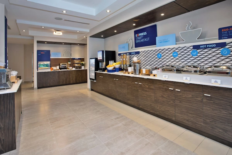 Holiday Inn Express Suites Kingston Central ontbijrt.webp