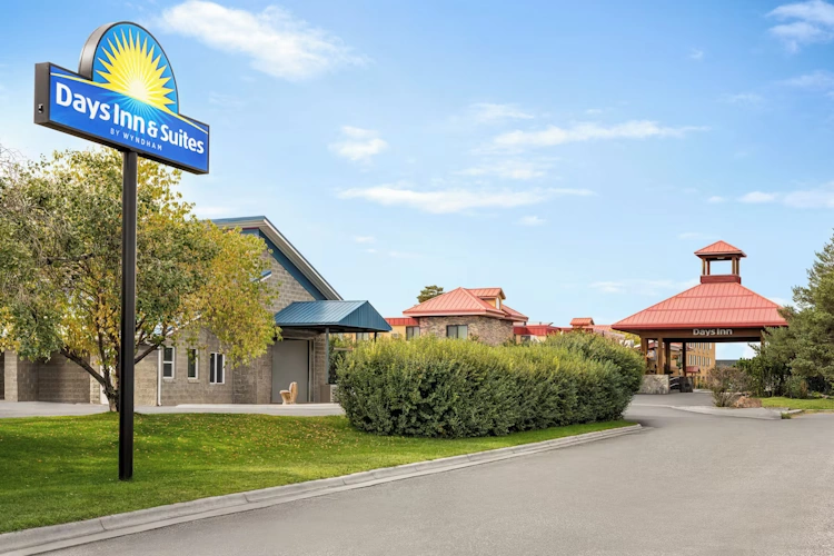 Days Inn Suites by Wyndham Bozeman voorkant.webp