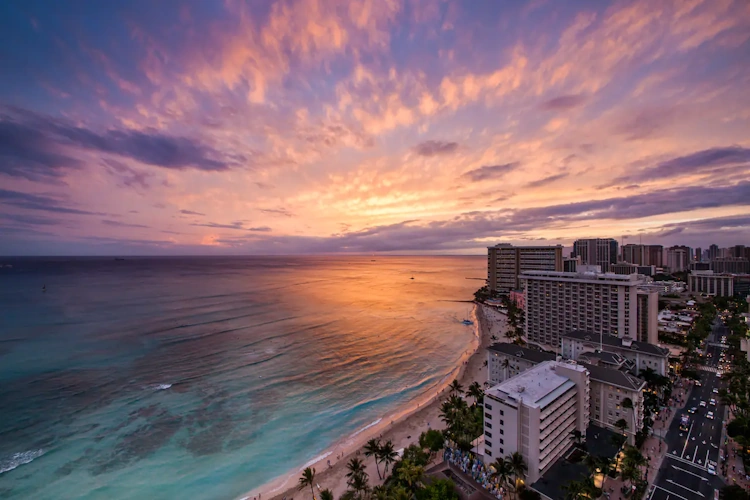 Hyatt Regency Waikiki Beach Resort and Spa zonsondergang 001.webp