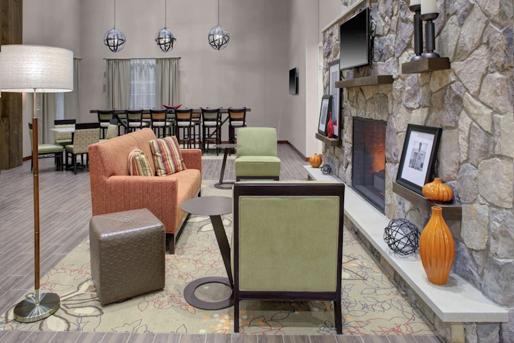 Hampton Inn and Suites Manchester VT lounge.webp