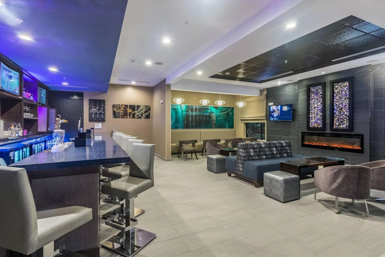 Springhill Suites Oklahoma City Downtown bar.webp