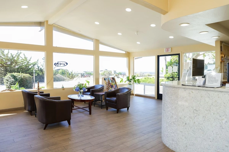 Silver Surf Motel receptie.webp