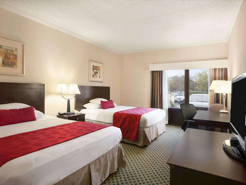 Ramada by Wyndham Williams kamer.webp