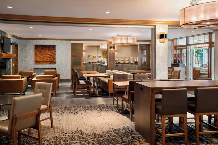 Marriott Residence Inn Tremblant ontbijtruimte.webp