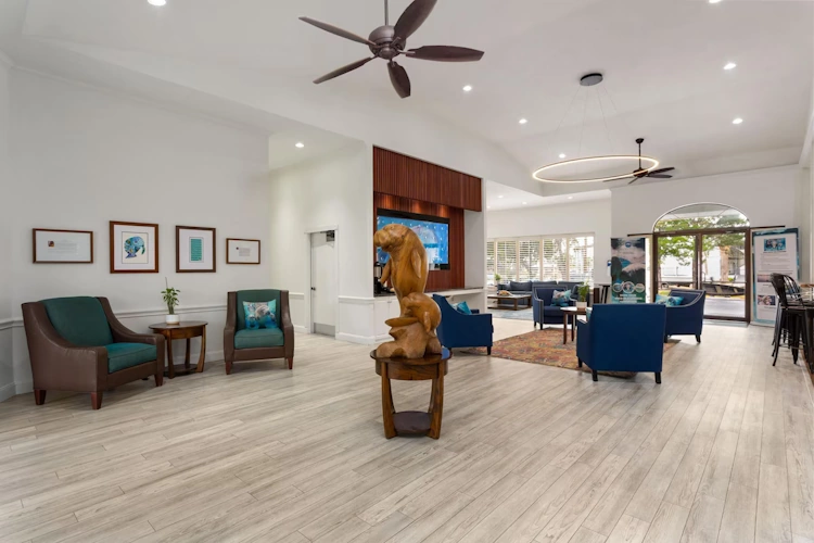 Paddletail Lodge lounge.webp