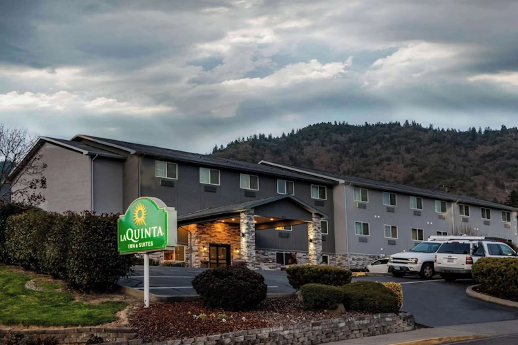 La Quinta Inn and Suites by Wyndham Grants Pass aankomst.webp
