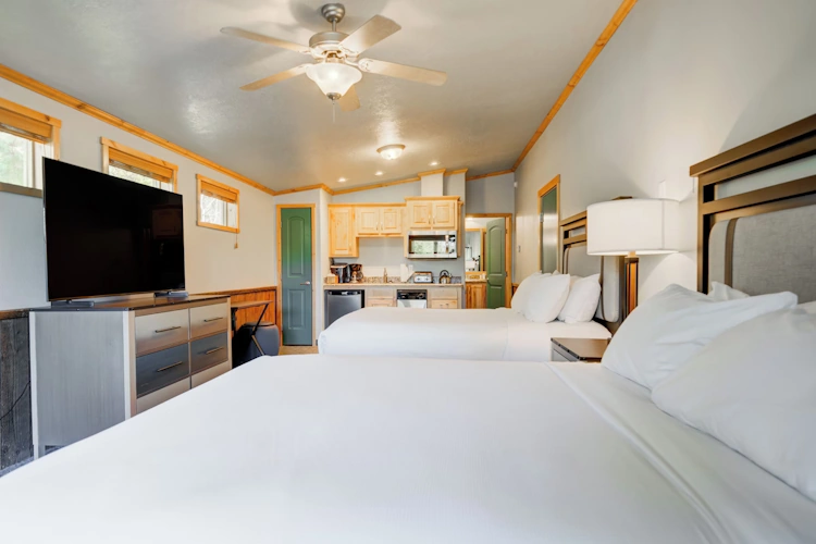 Explorer Cabins At Yellowstone kamer.webp