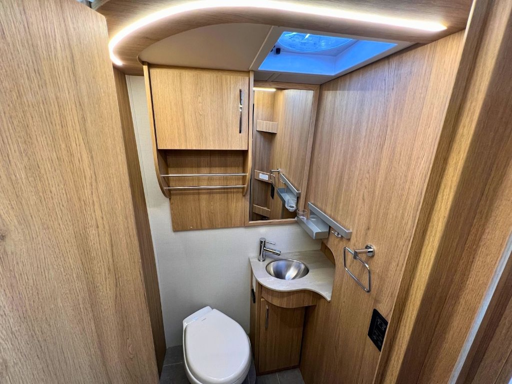 Bplus Premium badkamer toilet.jpg