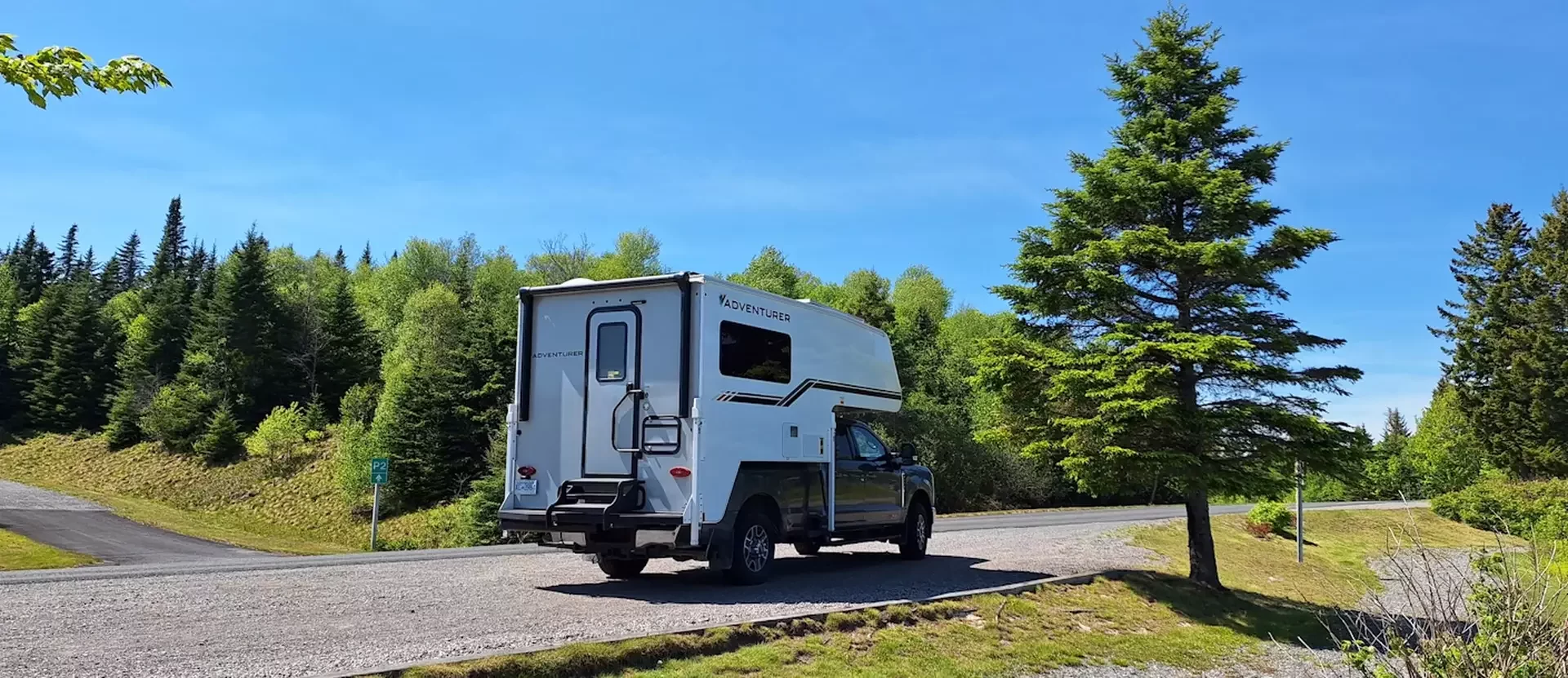 From Quebec to The Maritimes camper langs de Fundy Trail Parkway CanadaPlus.webp