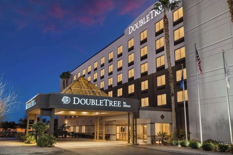DoubleTree by Hilton Hotel Las Vegas Airport voorkant.webp